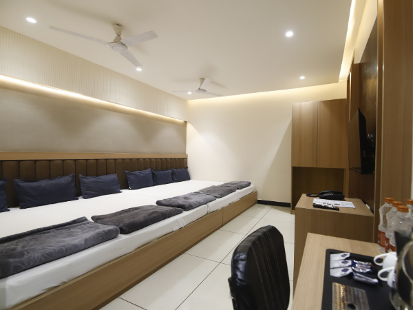 Large Family room gallery